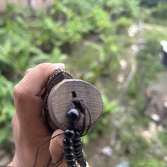 White Kynam Agarwood "Lizard on Bamboo" Sculpture