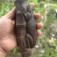 White Kynam Agarwood "Lizard on Bamboo" Sculpture