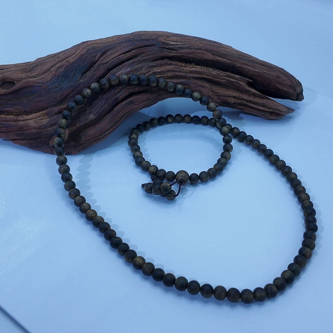 Agarwood bead necklace