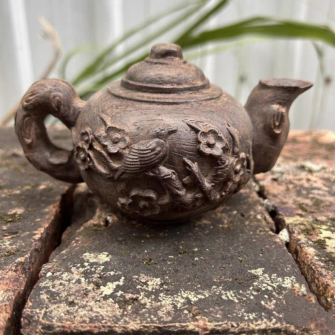 White Kynam Agarwood "Ba Ba Hu" Teapot Sculpture