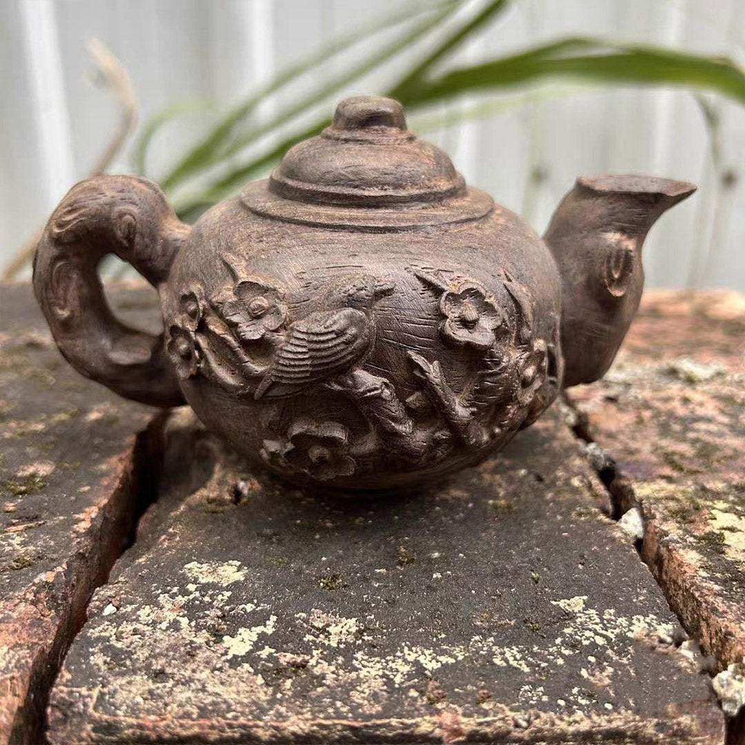 White Kynam Agarwood "Ba Ba Hu" Teapot Sculpture